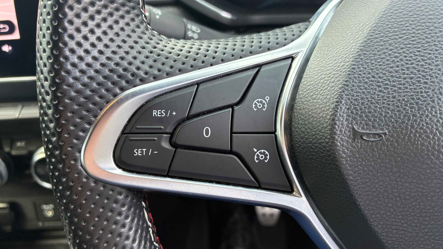 Used Renault Captur for sale - 77862192: Photo 31