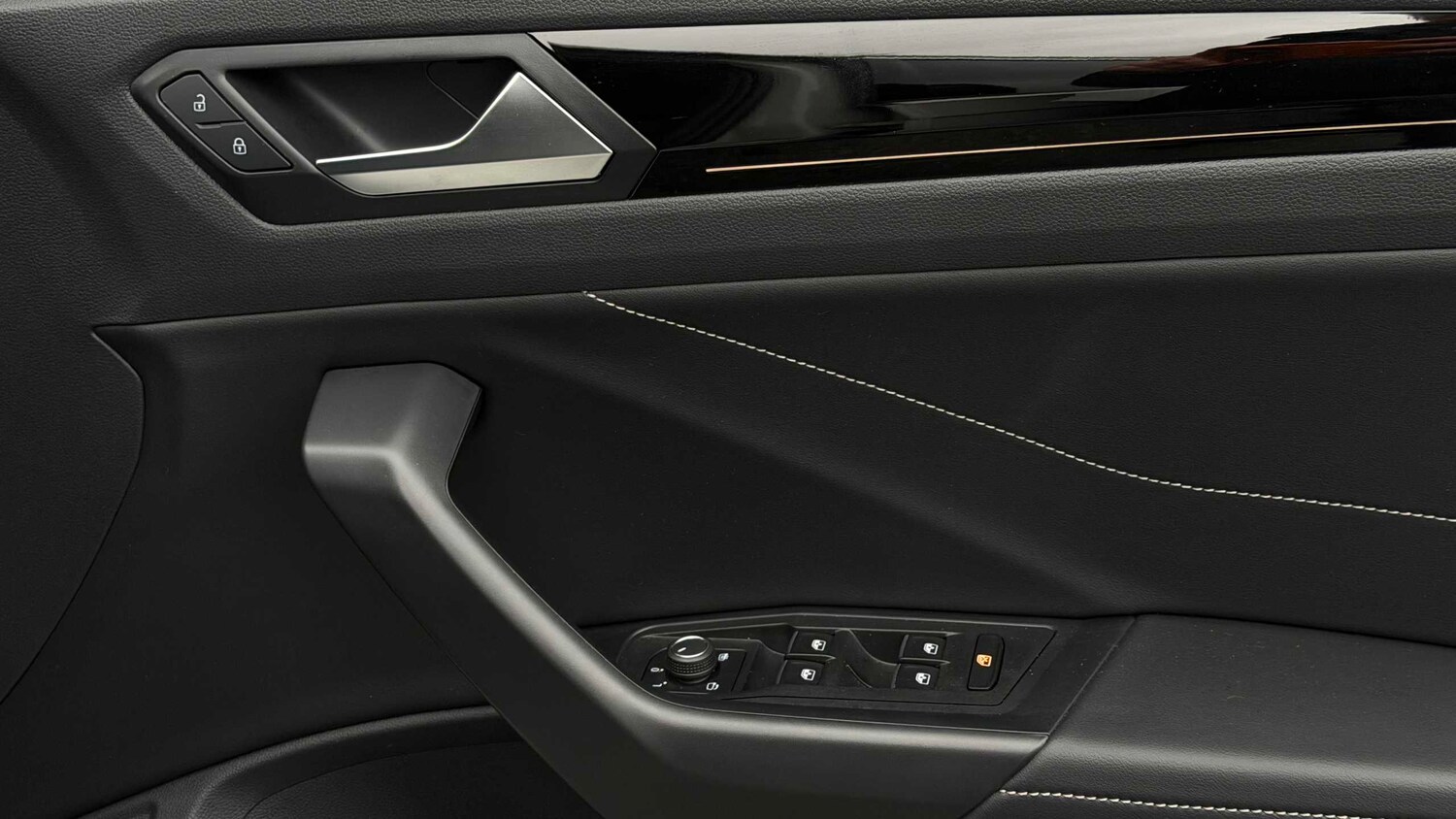 Used Volkswagen T-Roc 2024 for sale - 78209057: Photo 13