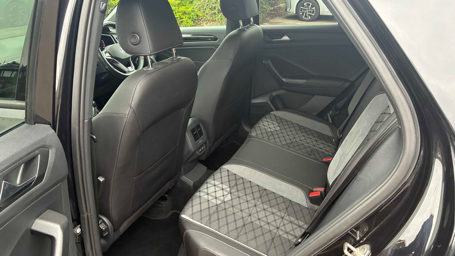 Used Volkswagen T-Roc 2022 for sale - 78010472: Photo 24