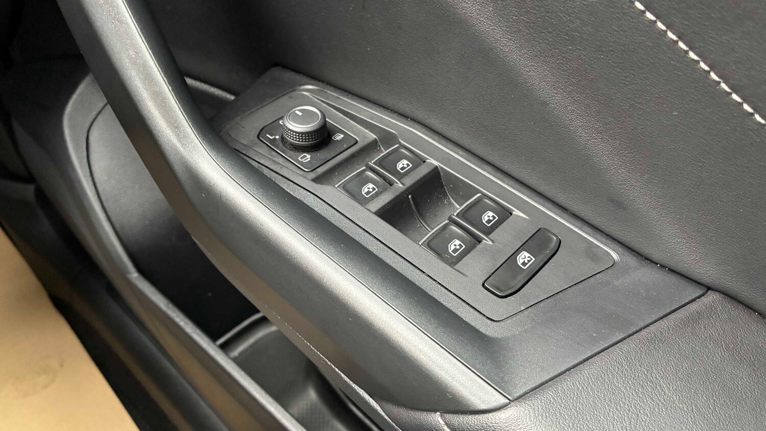 Used Volkswagen T-Roc 2022 for sale - 78010472: Photo 35