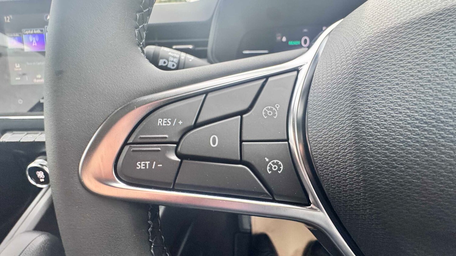 Used Renault Clio 2025 for sale - 77859125: Photo 27