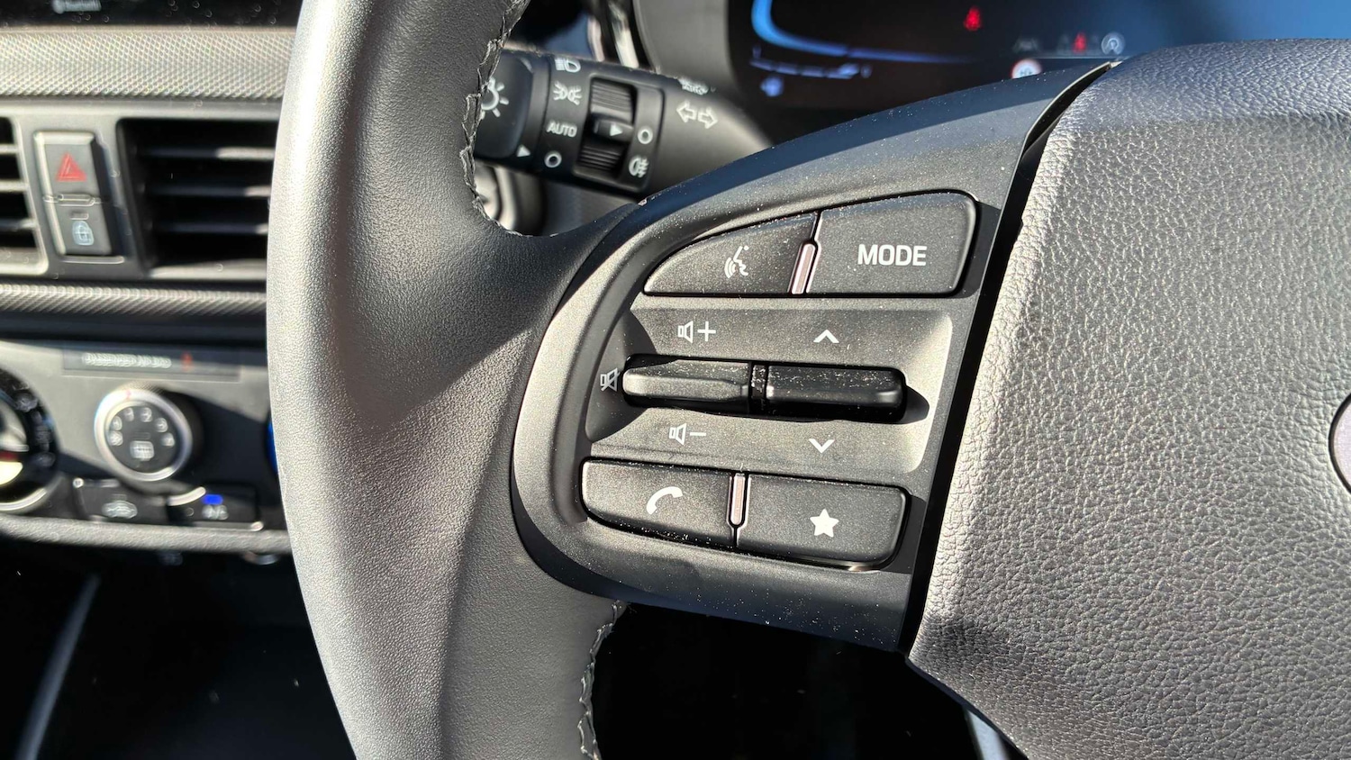 Used Hyundai i10 2023 for sale - 77928366: Photo 28