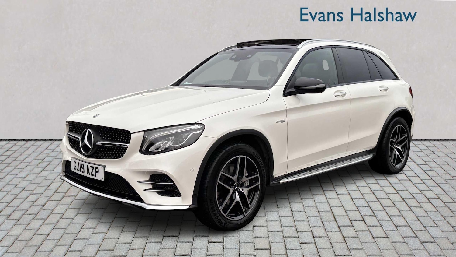 Used Mercedes-Benz GLC 2019 for sale - 77860479: Photo 2