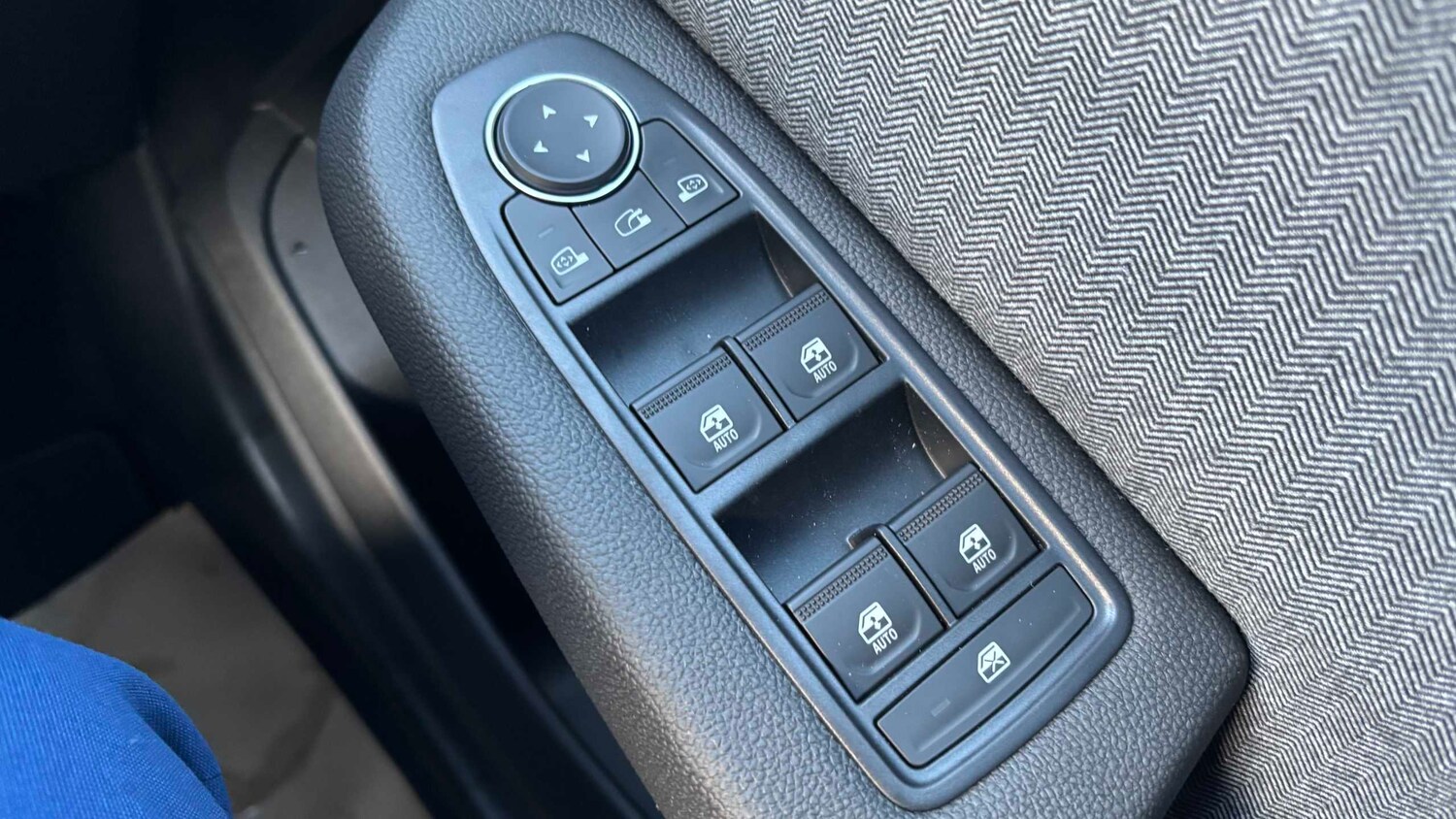 Used Renault Clio for sale - 77861205: Photo 35