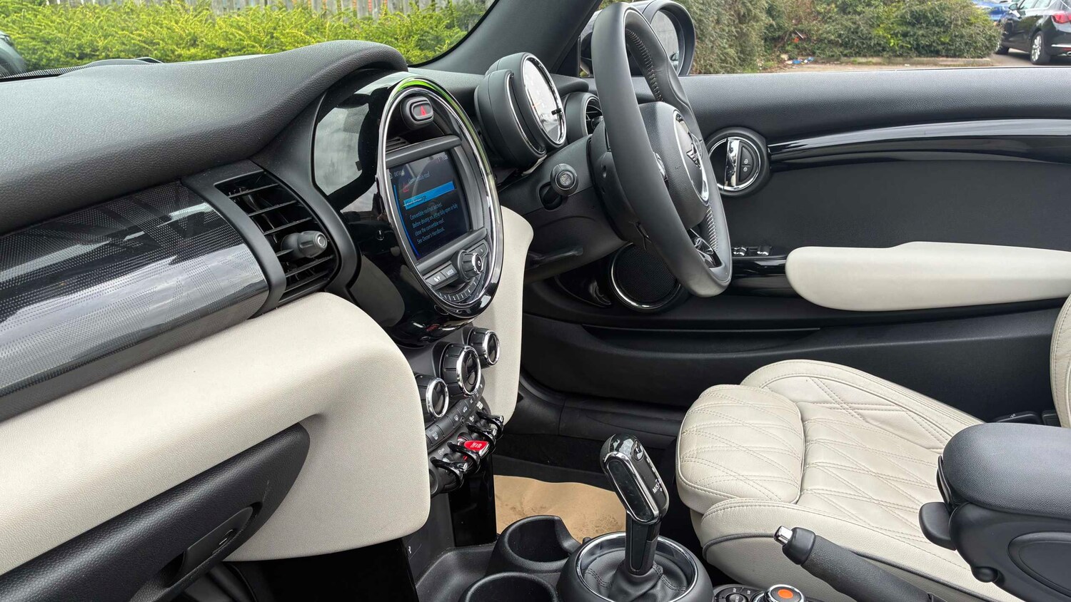 Used MINI Convertible 2019 for sale - 77960850: Photo 18