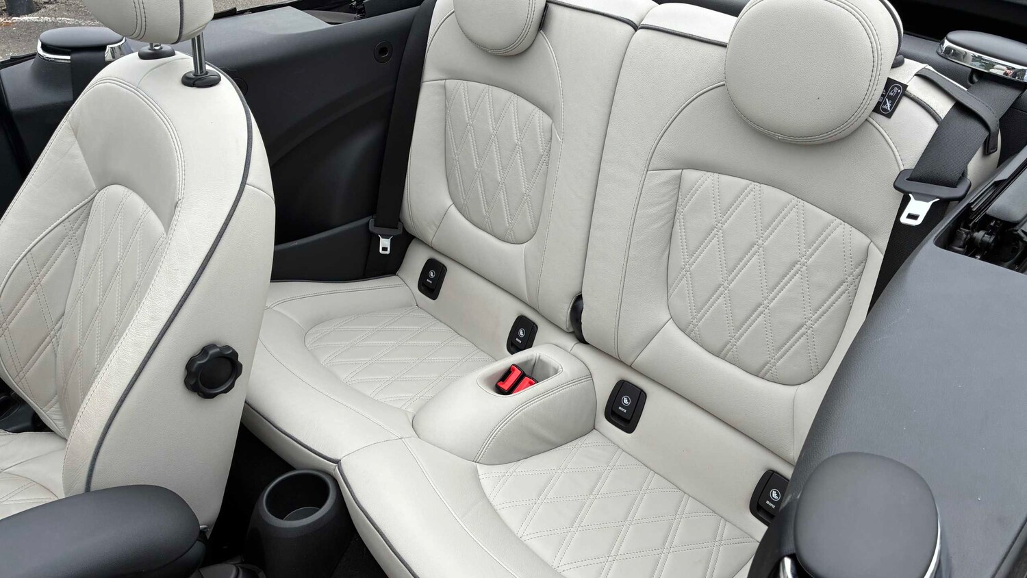 Used MINI Convertible 2019 for sale - 77960850: Photo 19