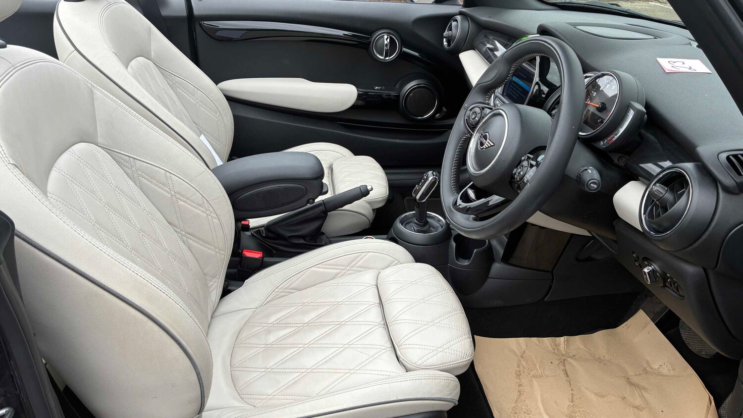 Used MINI Convertible 2019 for sale - 77960850: Photo 22