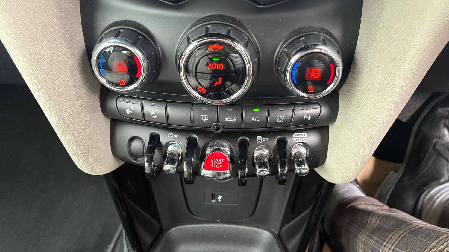 Used MINI Convertible 2019 for sale - 77960850: Photo 32