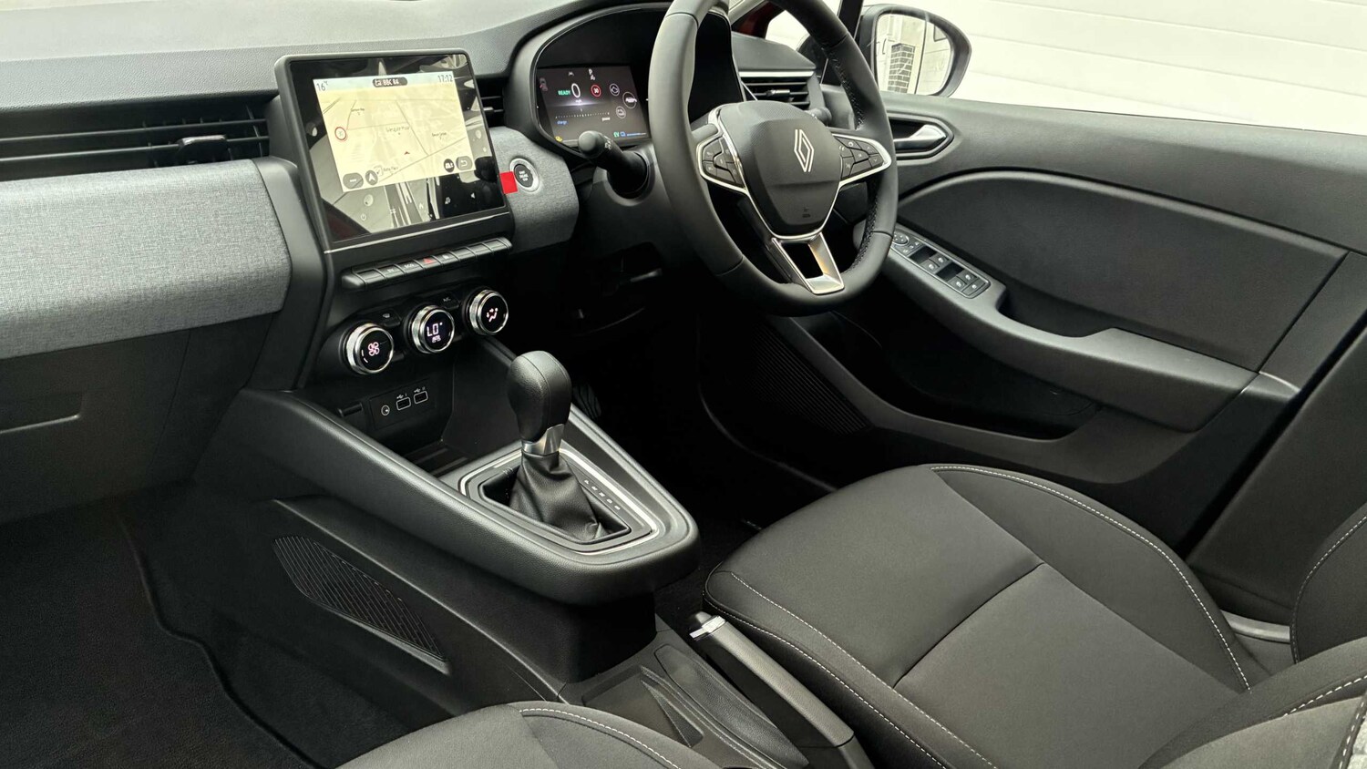 Used Renault Clio for sale - 77862475: Photo 22