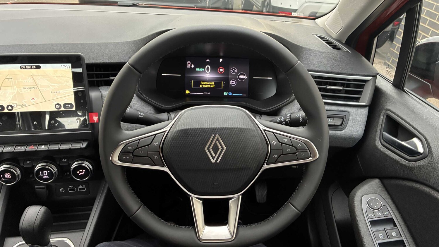 Used Renault Clio for sale - 77862475: Photo 25