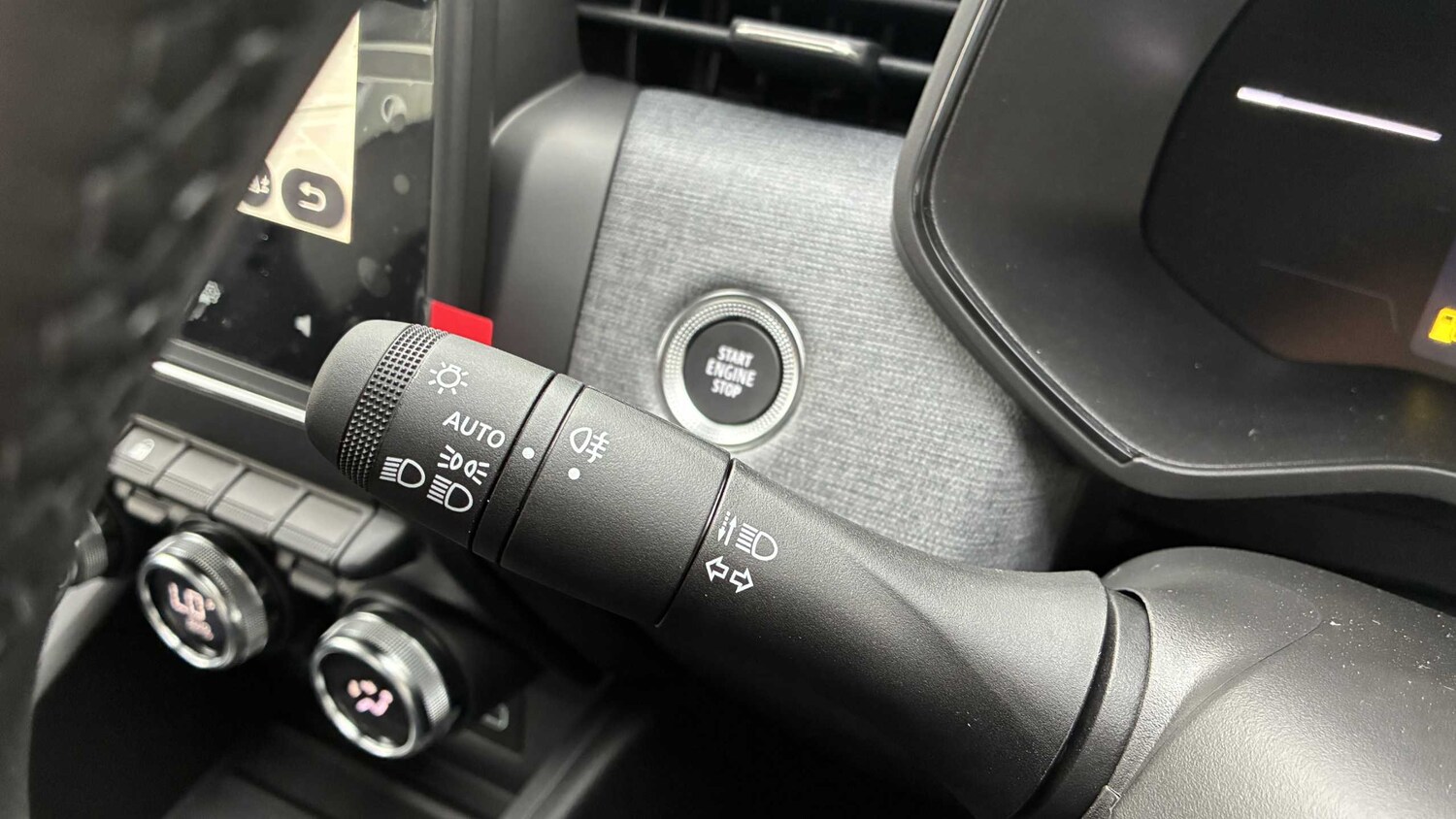 Used Renault Clio for sale - 77862475: Photo 31