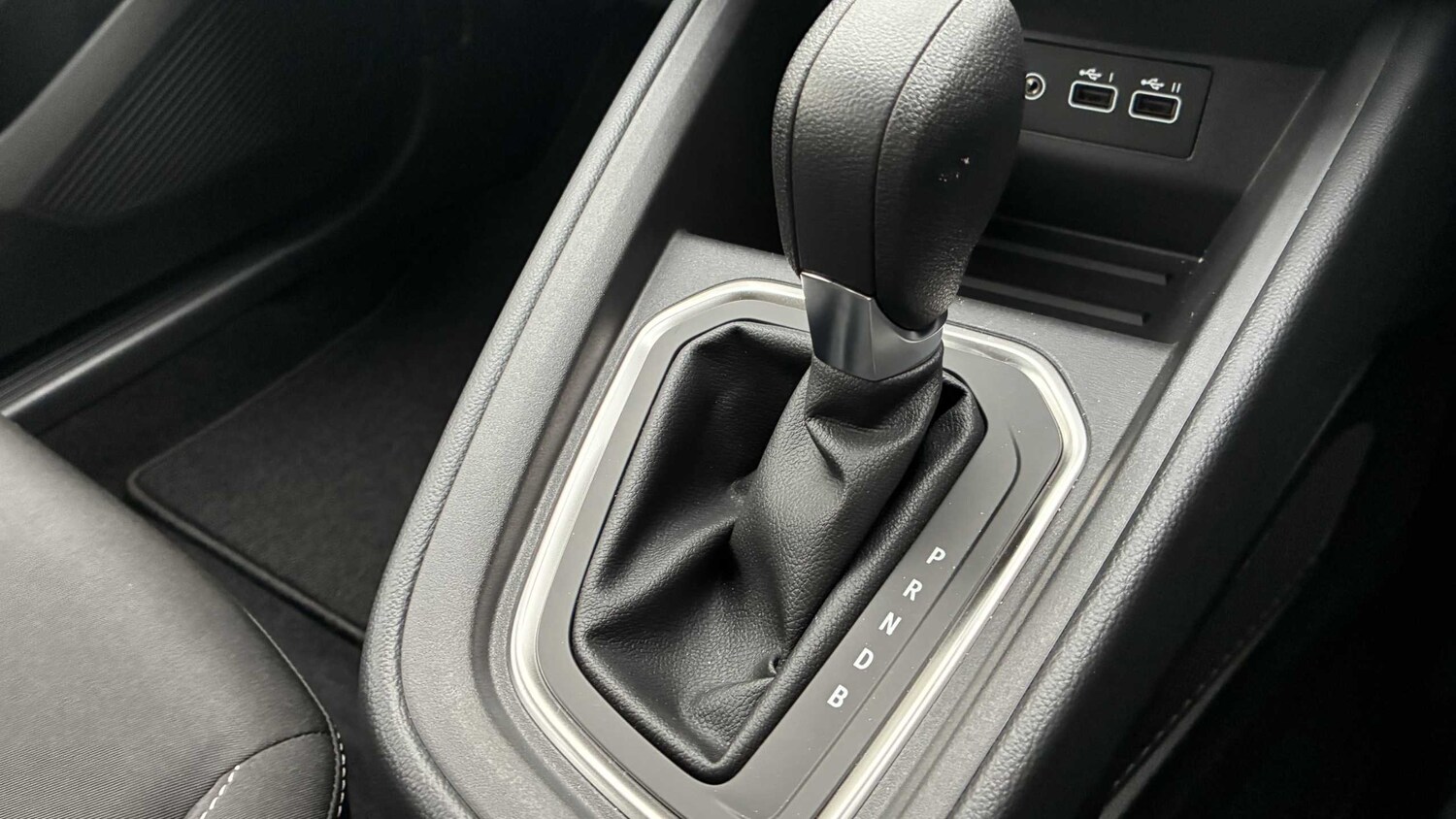 Used Renault Clio for sale - 77862475: Photo 32