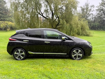 Nissan - Leaf