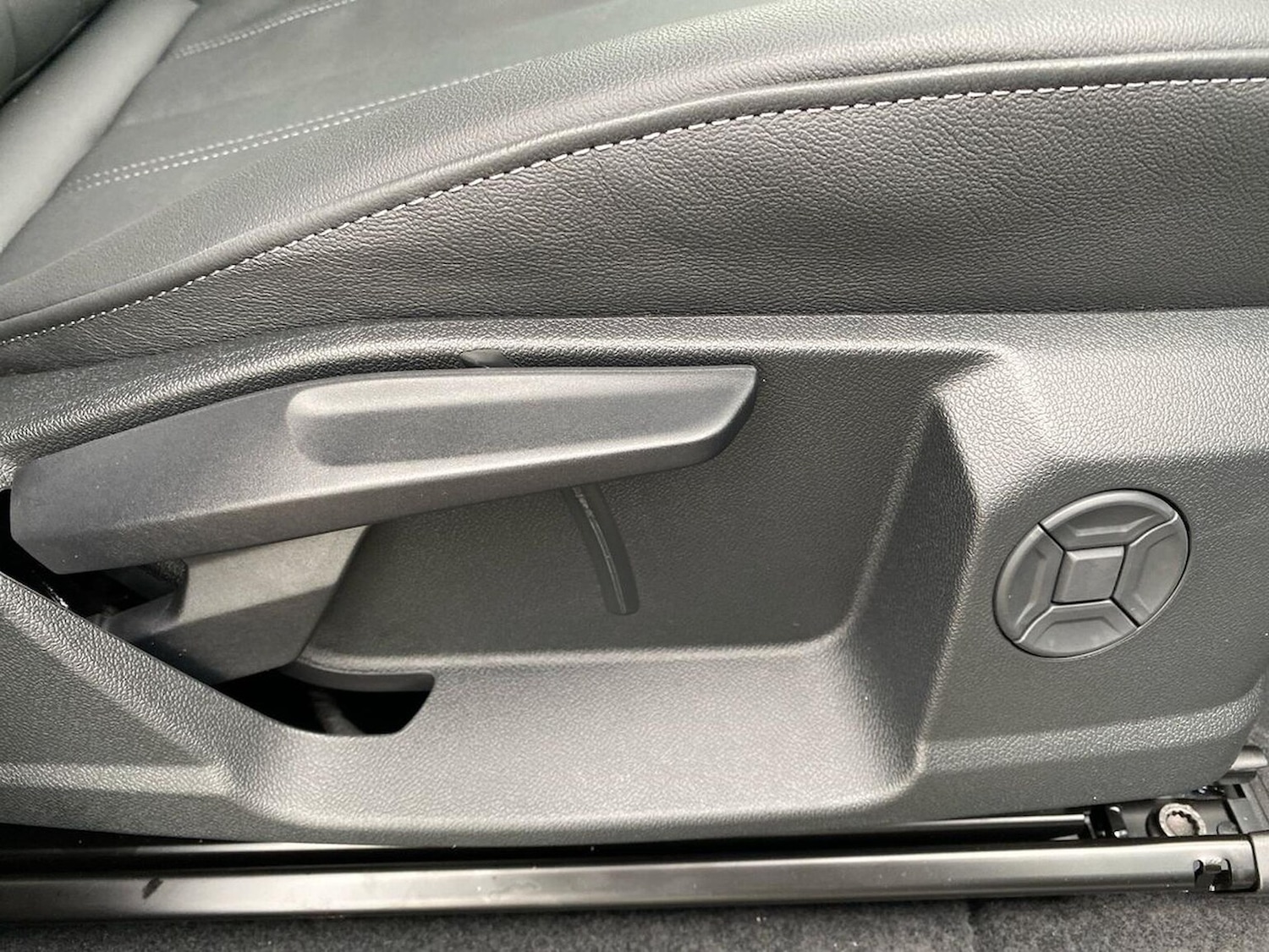 Used Audi Q6 e-tron 2025 for sale - 76974539: Photo 30