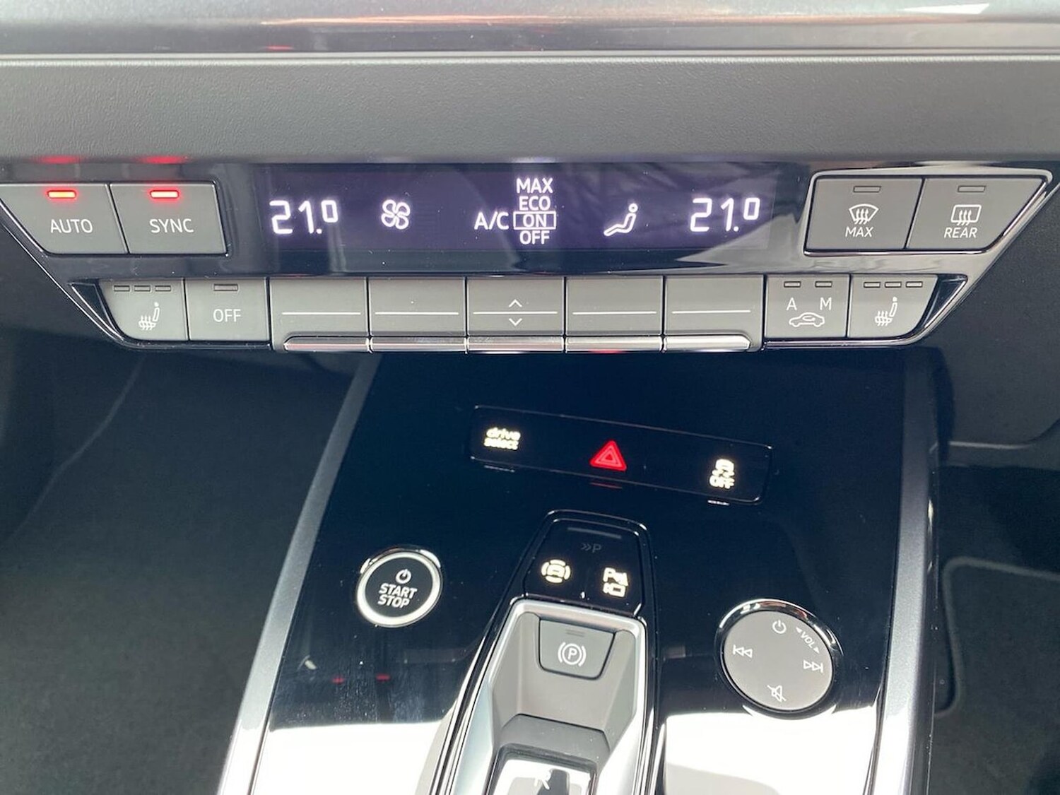 Used Audi Q4 e-tron 2025 for sale - 77603700: Photo 12