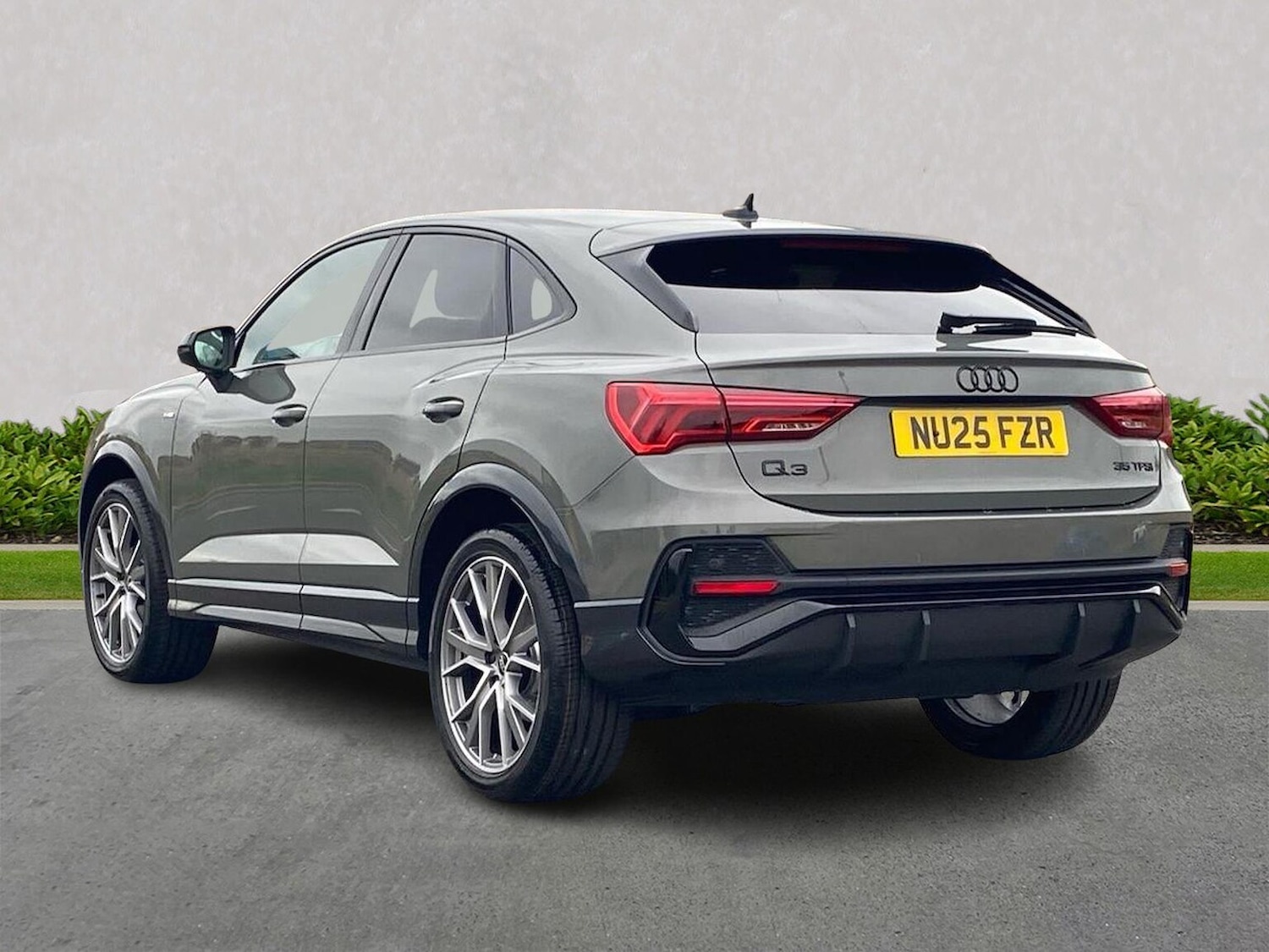 Used Audi Q3 2025 for sale - 76555489: Photo 2