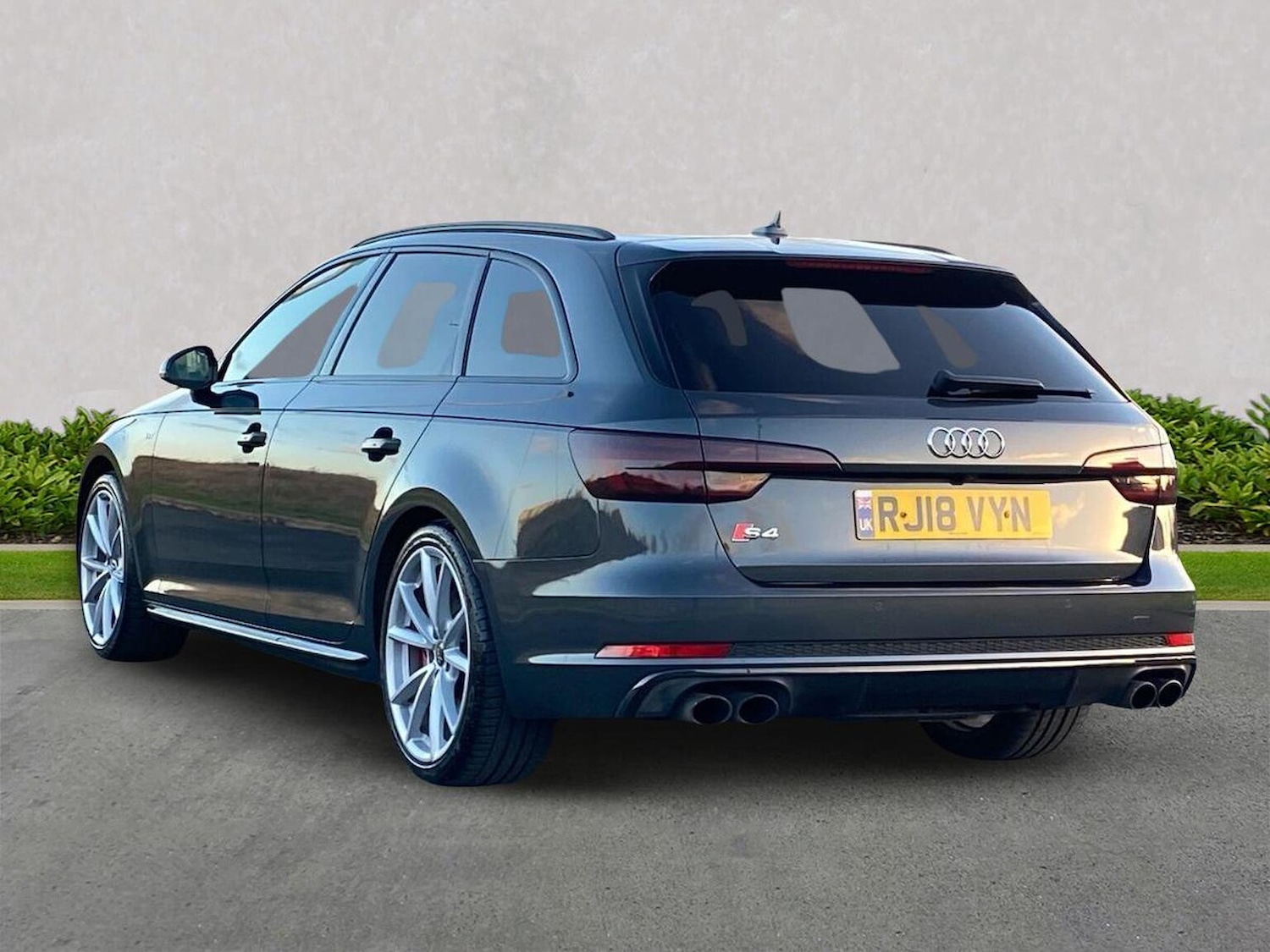 Used Audi A4 2018 for sale - 77011944: Photo 2