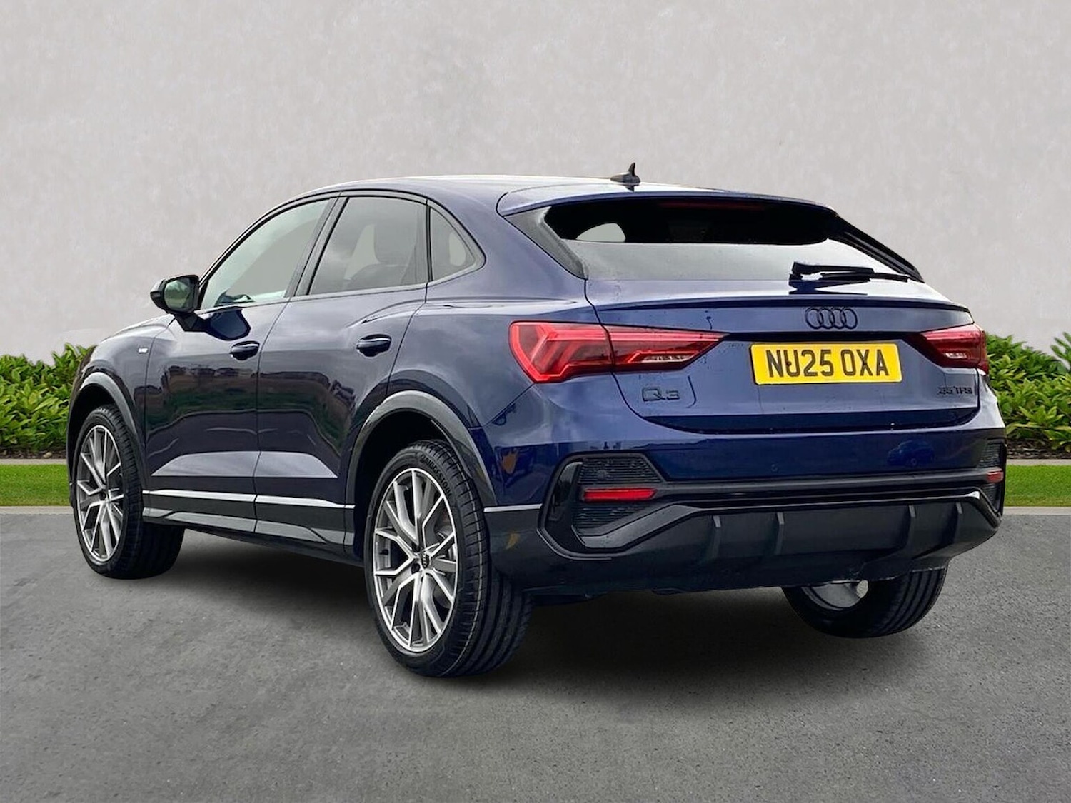 Used Audi Q3 2025 for sale - 76504931: Photo 2