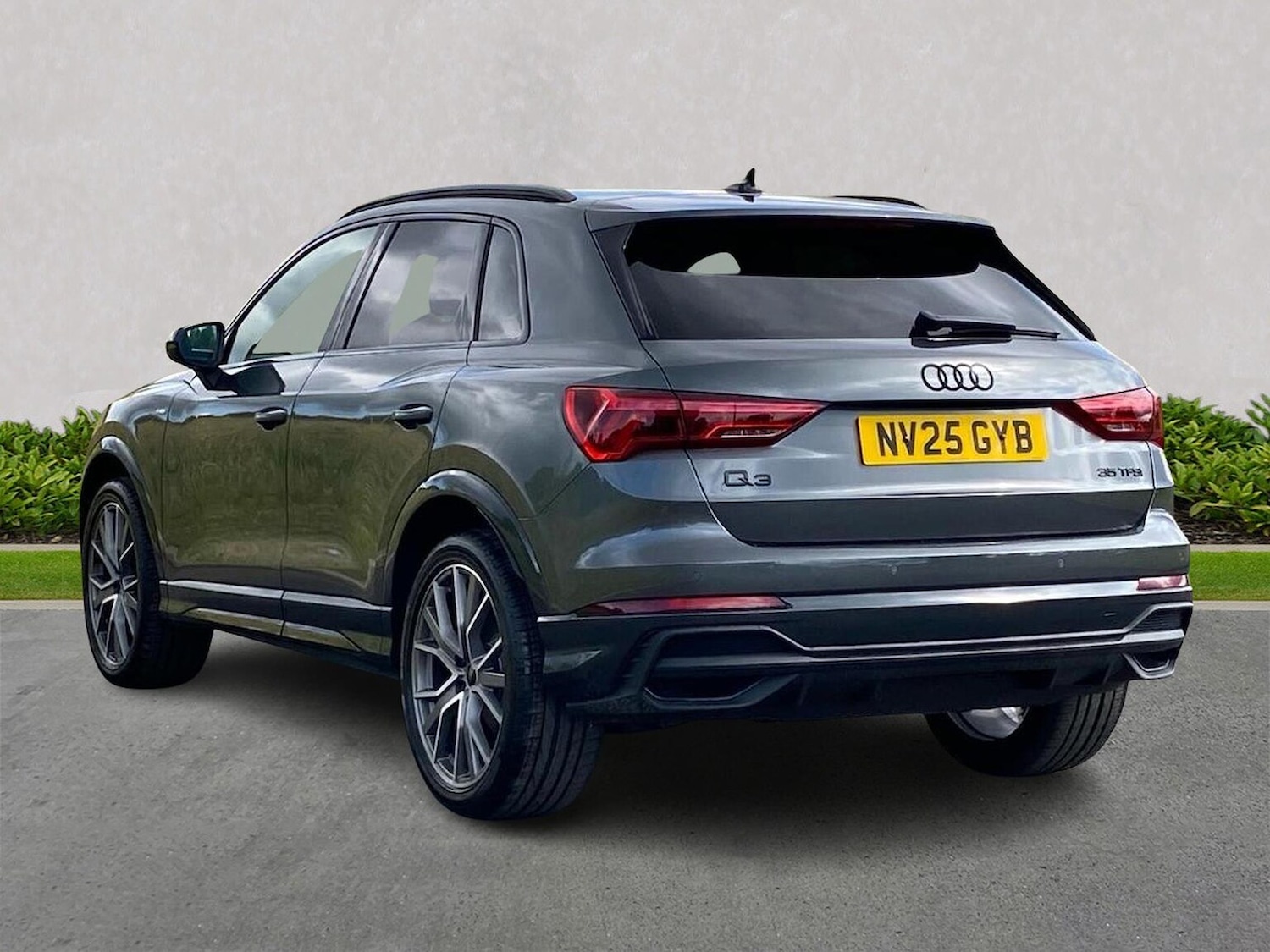 Used Audi Q3 2025 for sale - 76165033: Photo 2