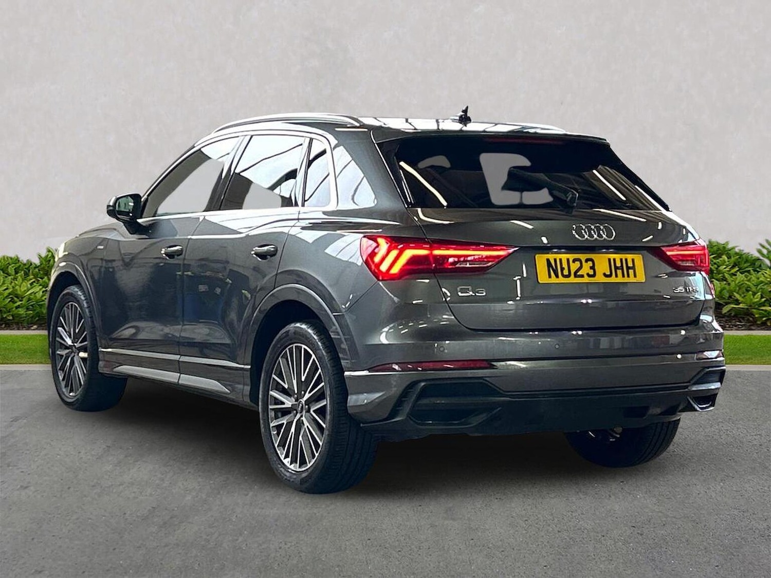 Used Audi Q3 2023 for sale - 76547635: Photo 2