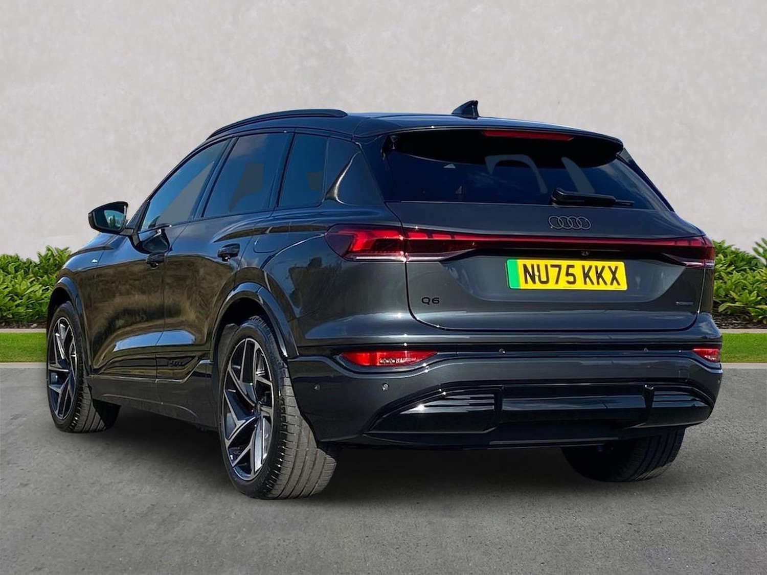 Used Audi Q6 e-tron 2025 for sale - 76520992: Photo 2