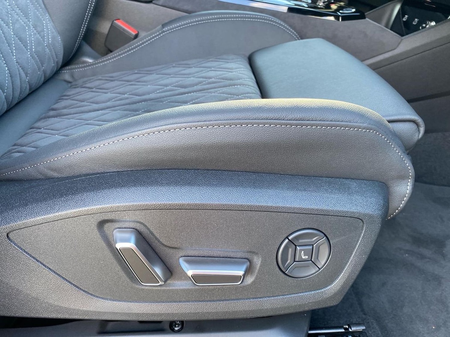 Used Audi Q6 e-tron 2025 for sale - 76520992: Photo 30