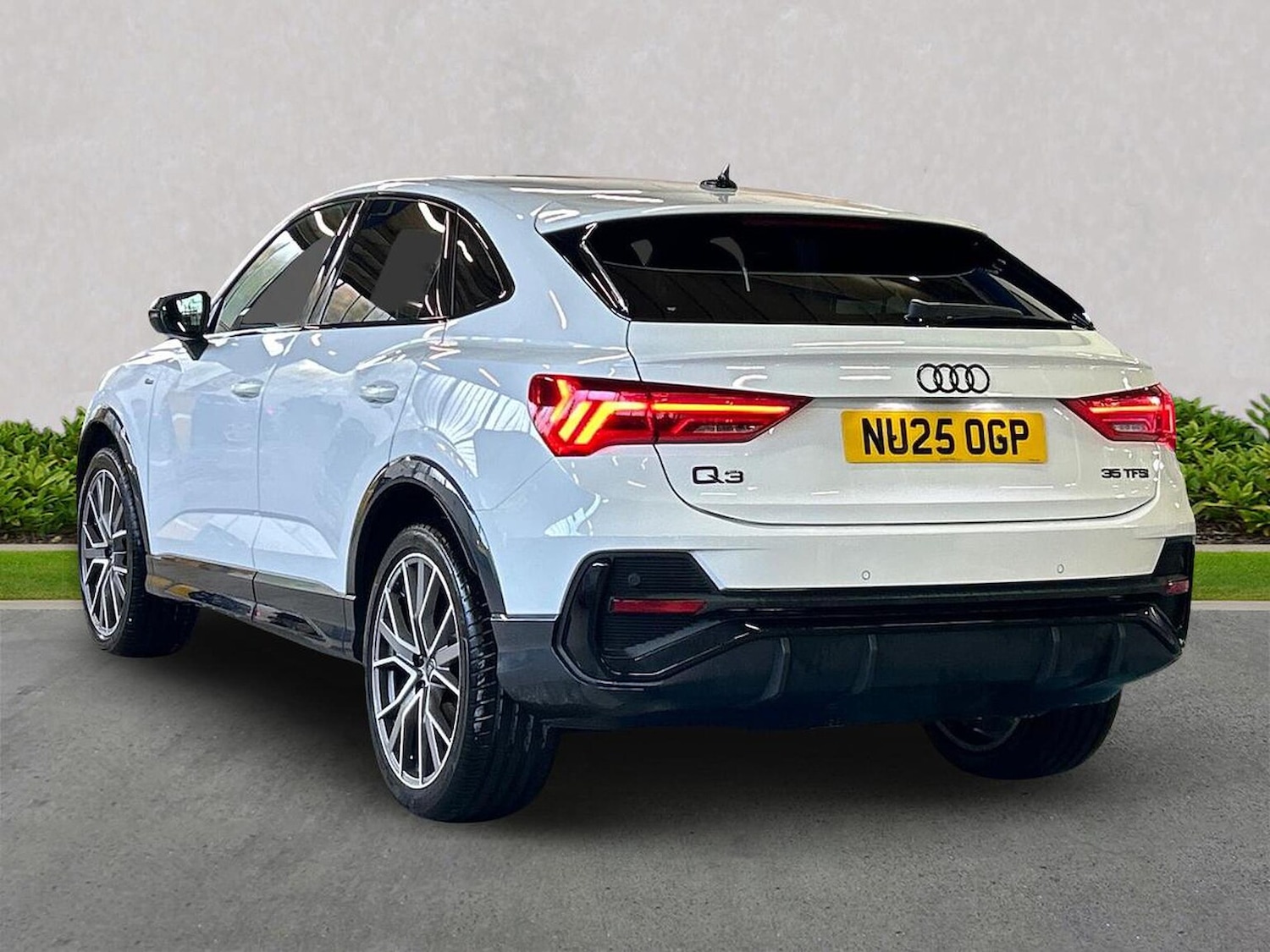 Used Audi Q3 2025 for sale - 76243914: Photo 2