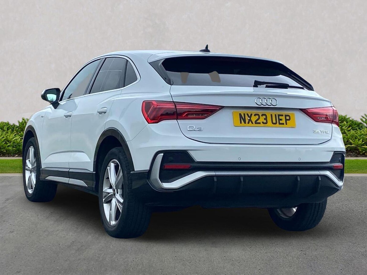 Used Audi Q3 2023 for sale - 76198345: Photo 2