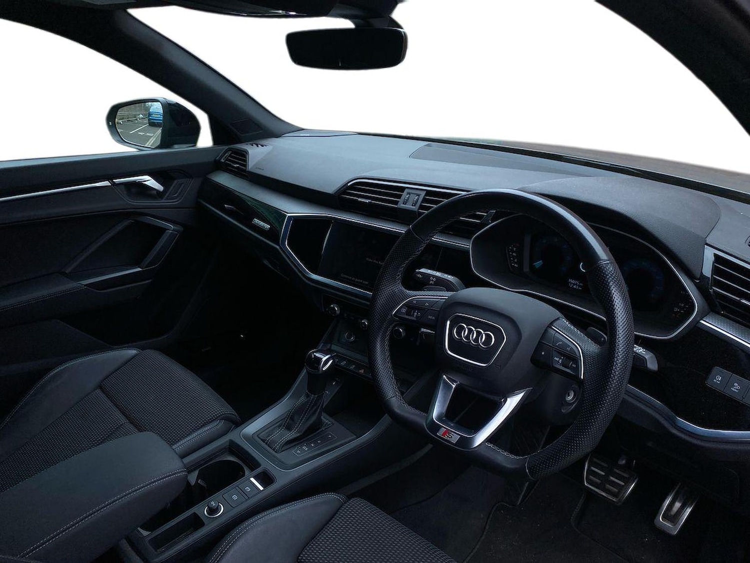 Used Audi Q3 2023 for sale - 76402399: Photo 15