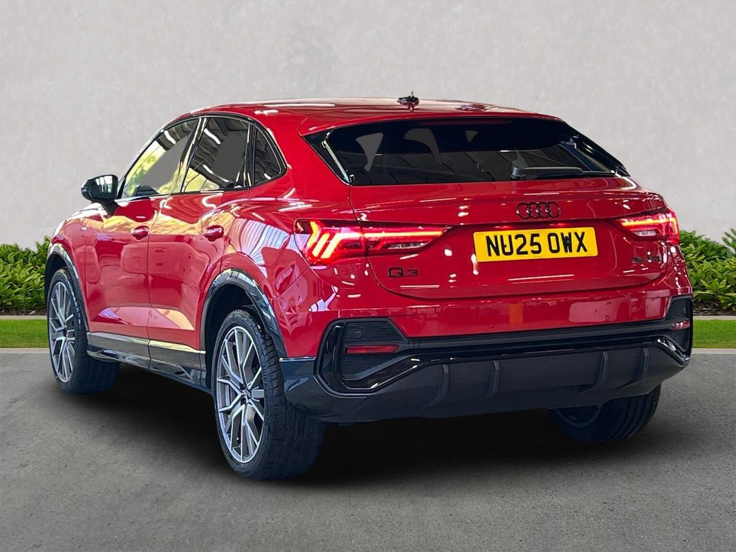 Used Audi Q3 2025 for sale - 76040670: Photo 2