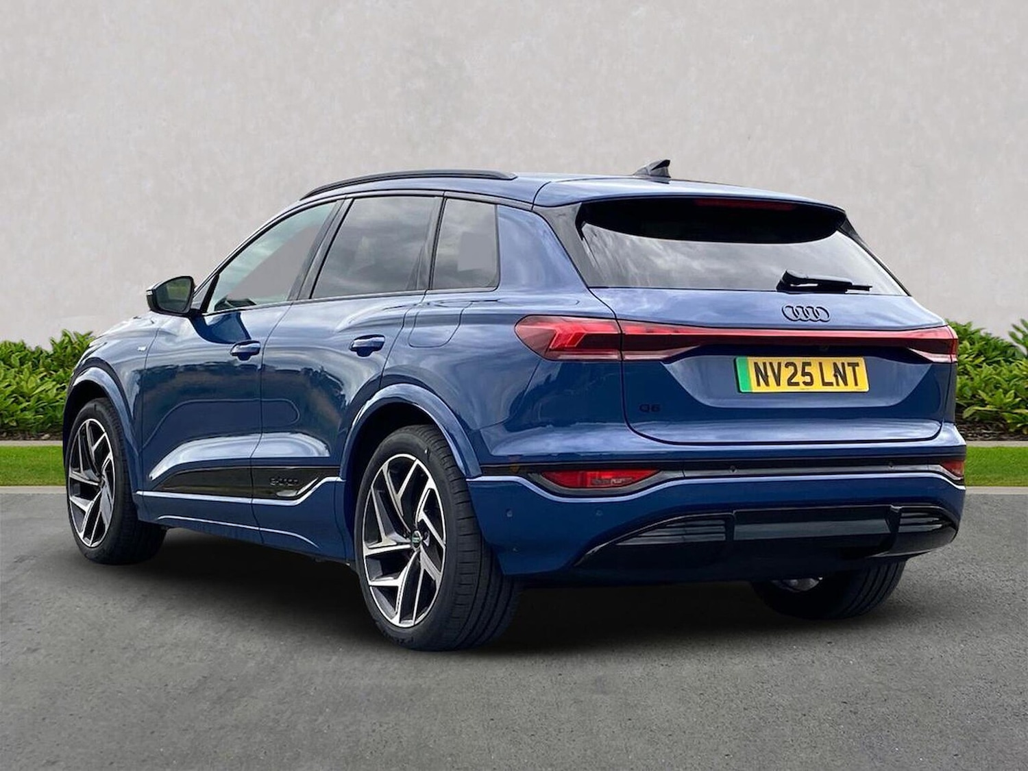 Used Audi Q6 e-tron 2025 for sale - 76165050: Photo 2