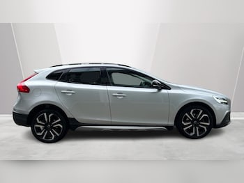 Used Volvo V40 2019 for sale - 78523530: Photo