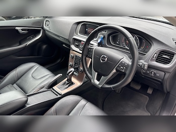 Used Volvo V40 2019 for sale - 78523530: Photo