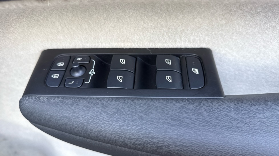 Used Volvo XC40 2021 for sale - 77178052: Photo 29