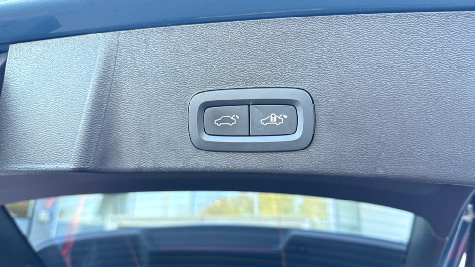 Used Volvo XC40 2023 for sale - 76487132: Photo 23