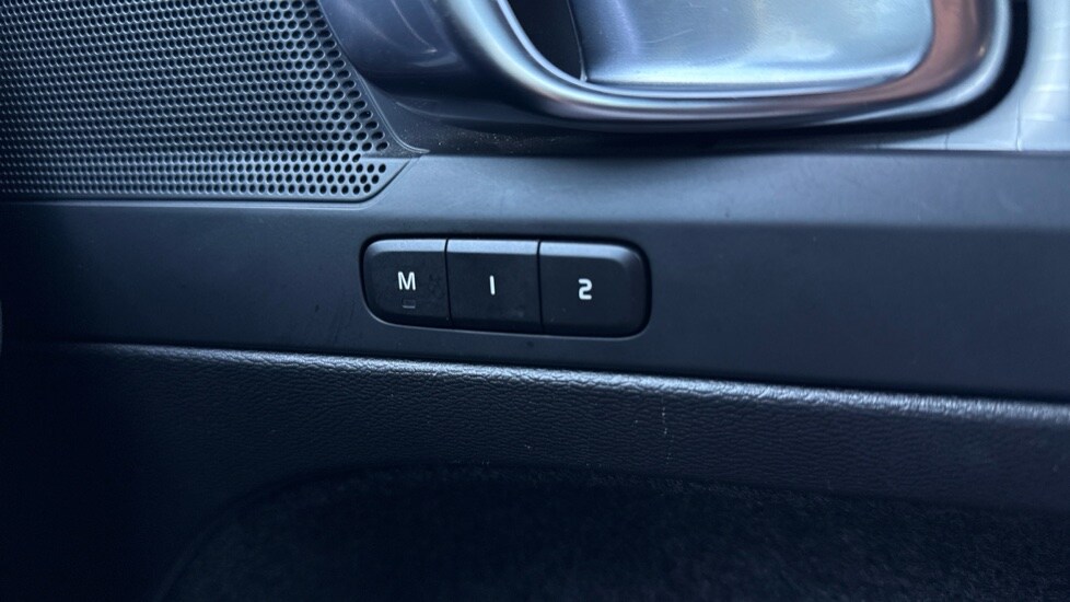 Used Volvo XC40 2023 for sale - 76487132: Photo 32