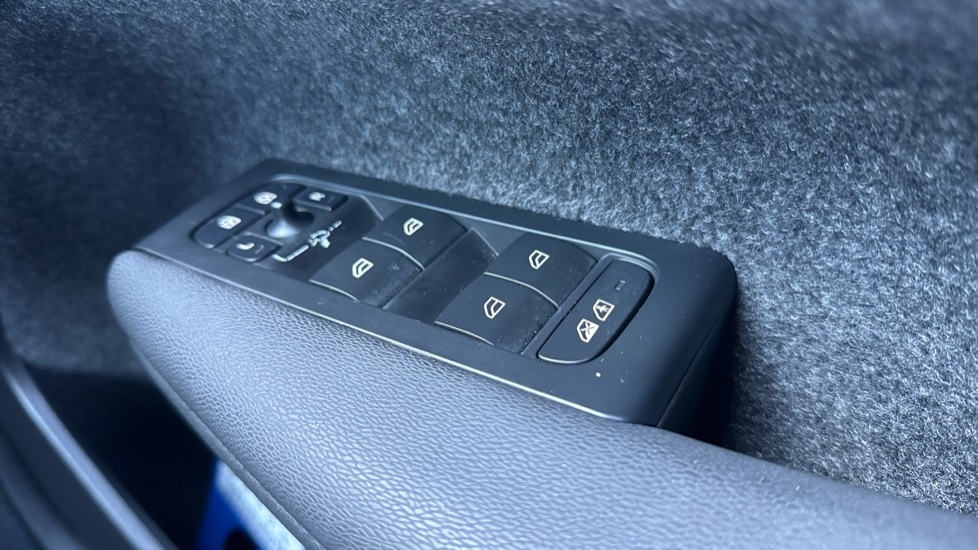 Used Volvo XC40 2023 for sale - 76487132: Photo 33