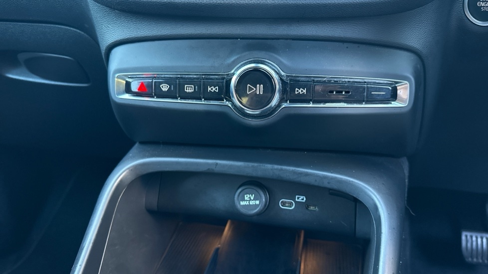 Used Volvo XC40 2023 for sale - 76487132: Photo 34