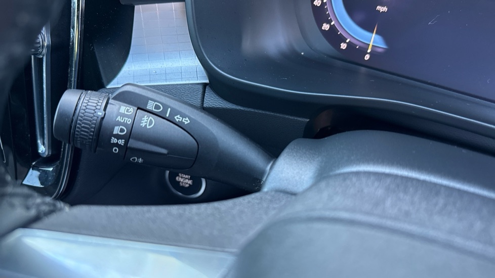 Used Volvo XC40 2023 for sale - 76487132: Photo 40