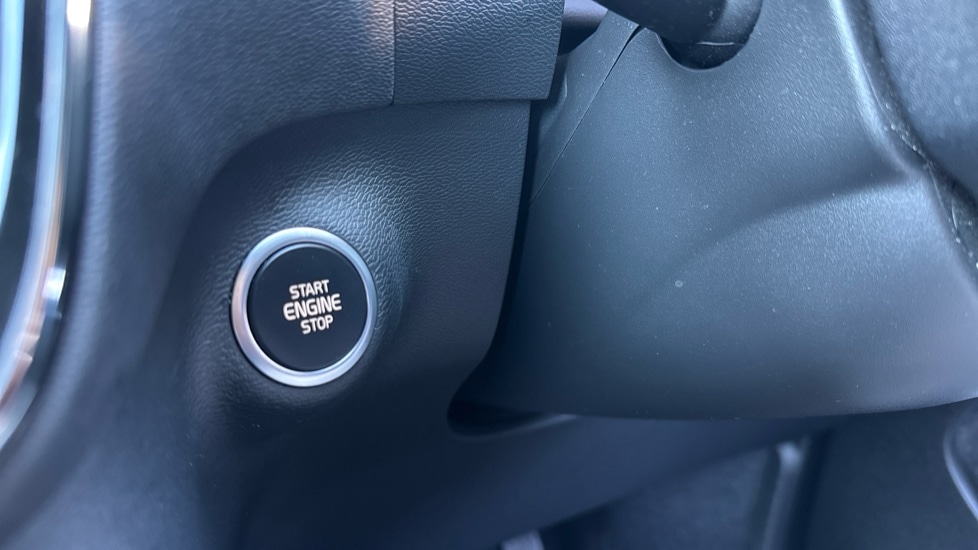 Used Volvo XC40 2023 for sale - 76487132: Photo 41