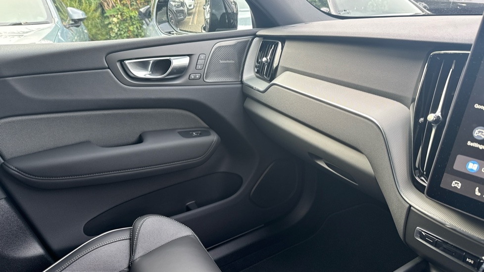 Used Volvo XC60 2025 for sale - 75860166: Photo 32