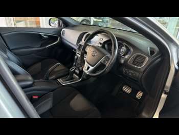 Used Volvo V40 2018 for sale - 75231044: Photo