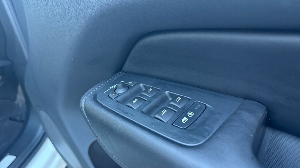 Used Volvo XC60 2025 for sale - 76696393: Photo 35