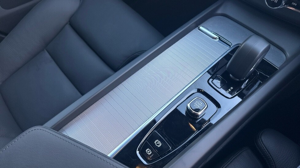 Used Volvo XC60 2025 for sale - 76696393: Photo 38