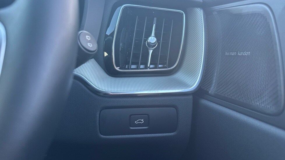 Used Volvo XC60 2025 for sale - 76696393: Photo 45