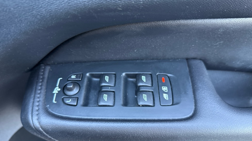 Used Volvo XC60 2022 for sale - 76842020: Photo 30