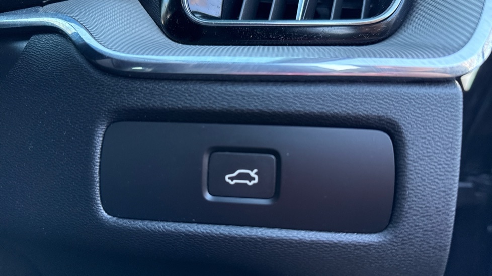 Used Volvo XC60 2022 for sale - 76842020: Photo 32