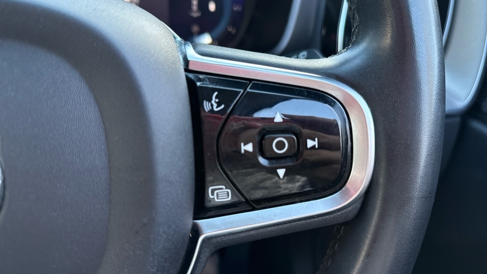 Used Volvo XC60 2022 for sale - 76842020: Photo 40