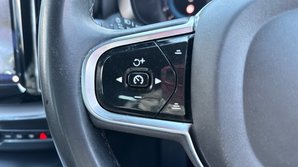 Used Volvo XC60 2022 for sale - 76842020: Photo 41