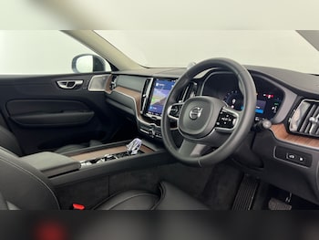 Used Volvo XC60 2024 for sale - 76018086: Photo 4